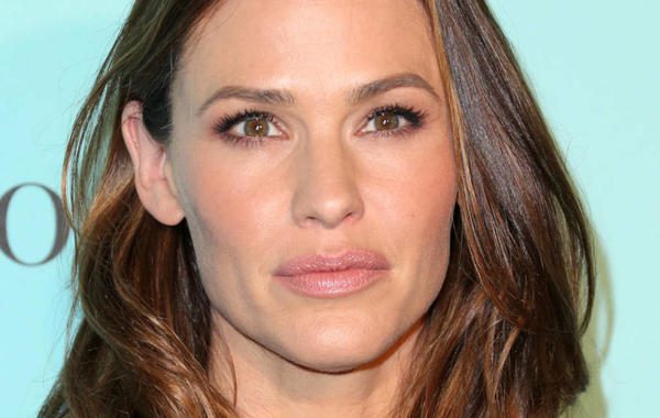 Jennifer Garner جينيفر جارنر بديلة جوليا روبرتس فى مسلسلها الجديد
