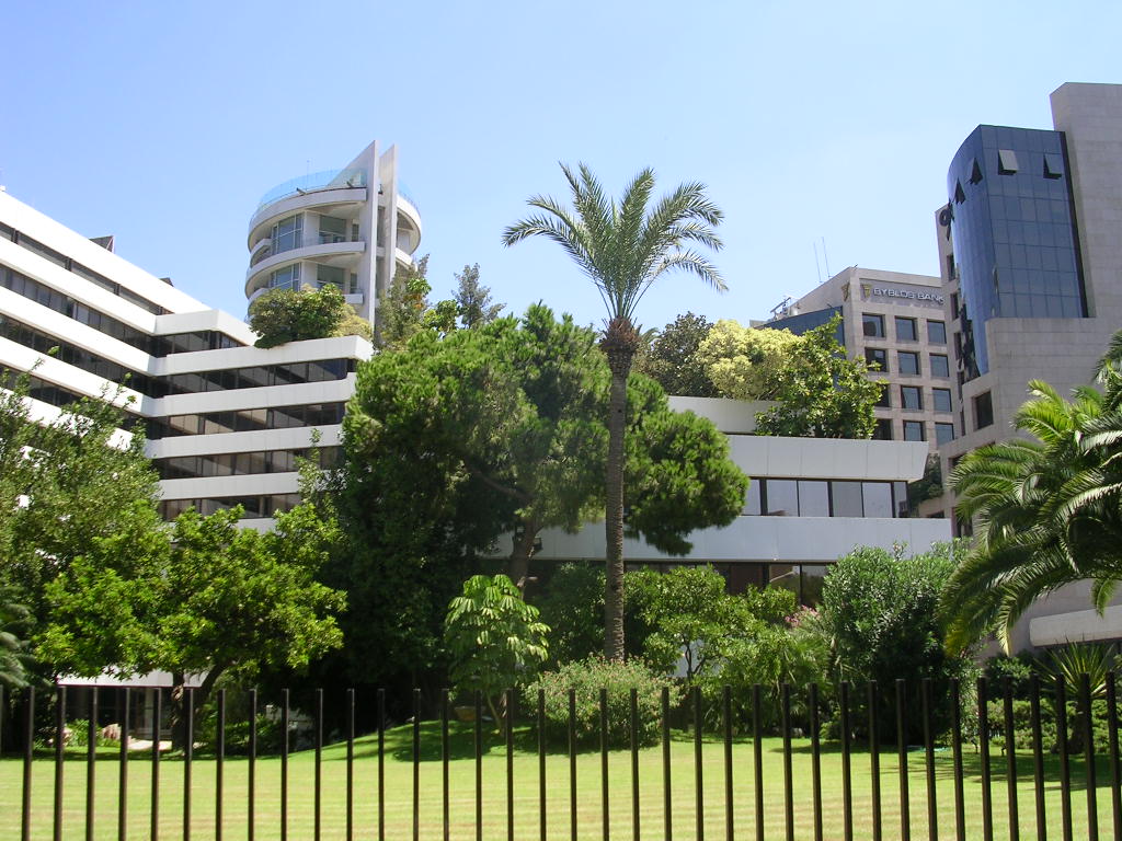 Achrafieh حركة لافتة في الأشرفية