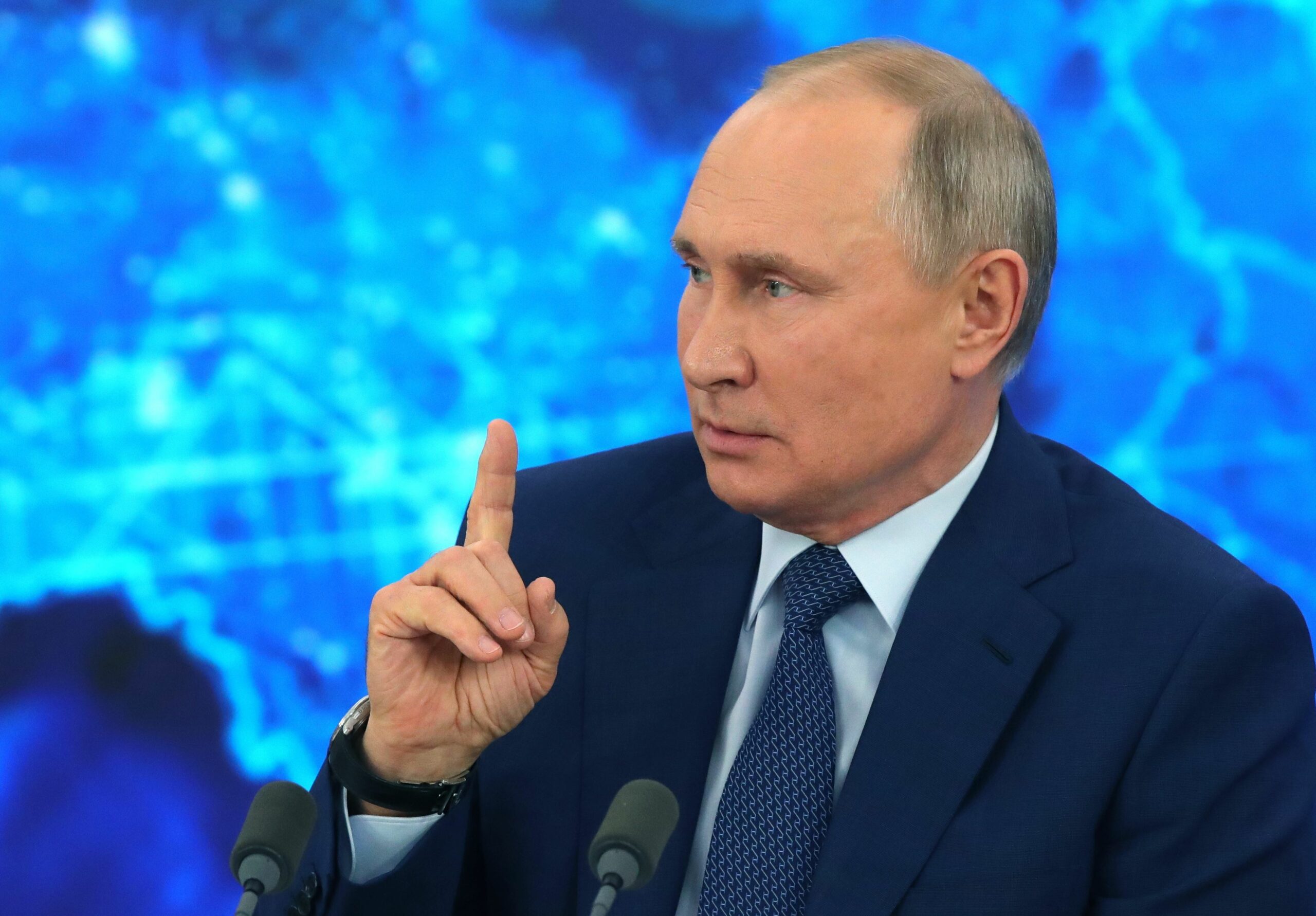بوتين لشولتس: الحوار مشروط بتلبية مطالب روسيا