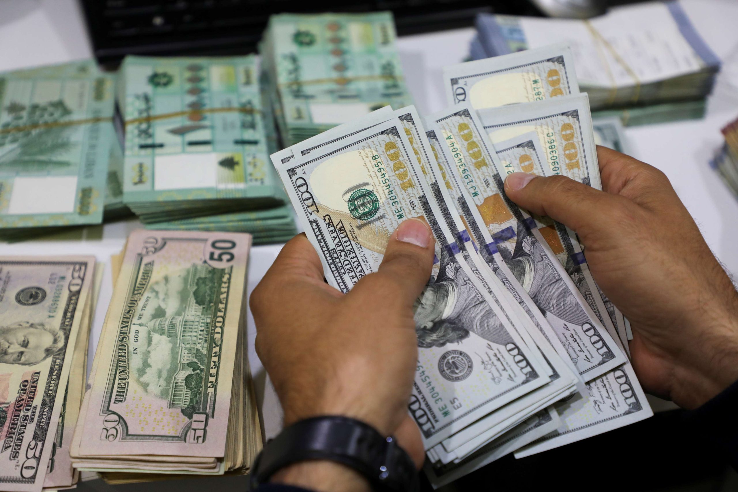 كيف إفتتح دولار السوق السوداء صباحاً؟