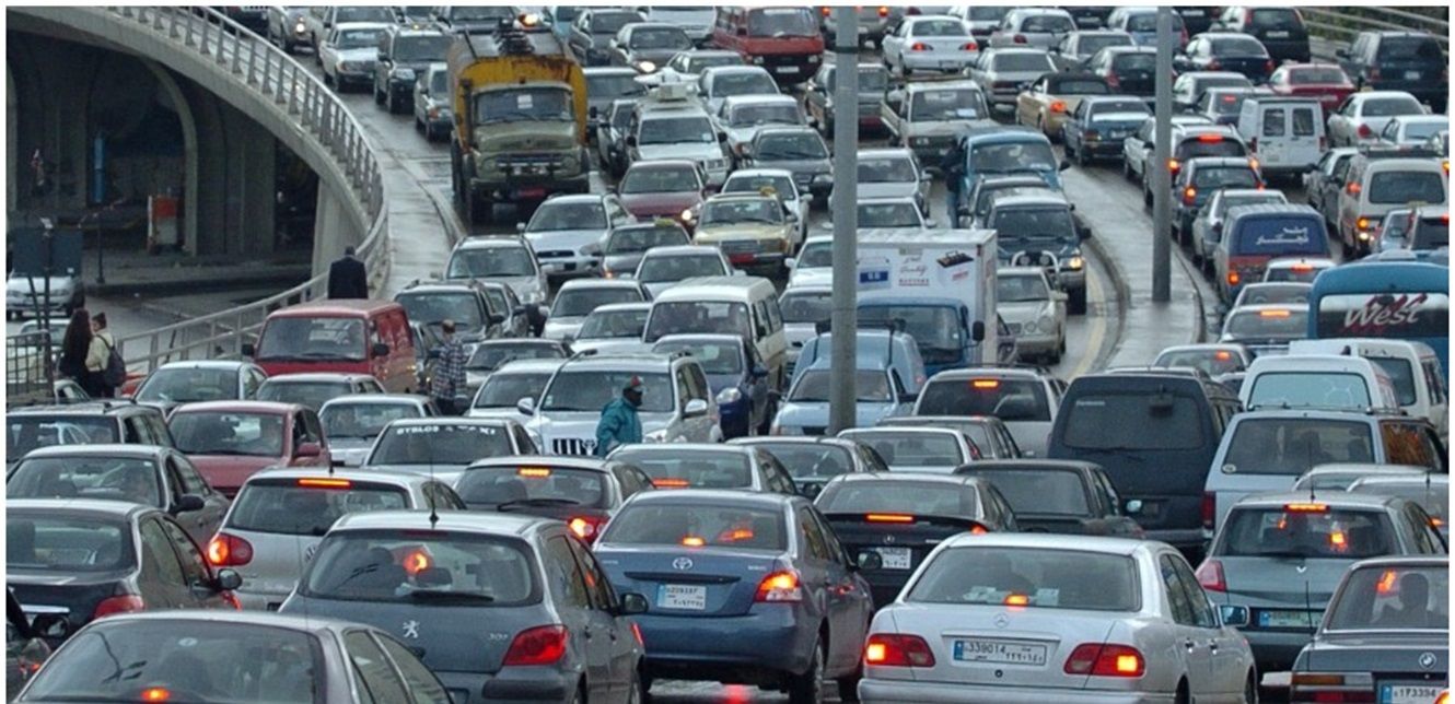 زحمة سير خانقة على أوتوستراد جونيه.. والسبب؟