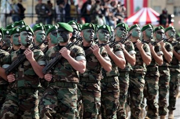 الجيش تجمع لمحتجين وسط بيروت والجيش يتدخل