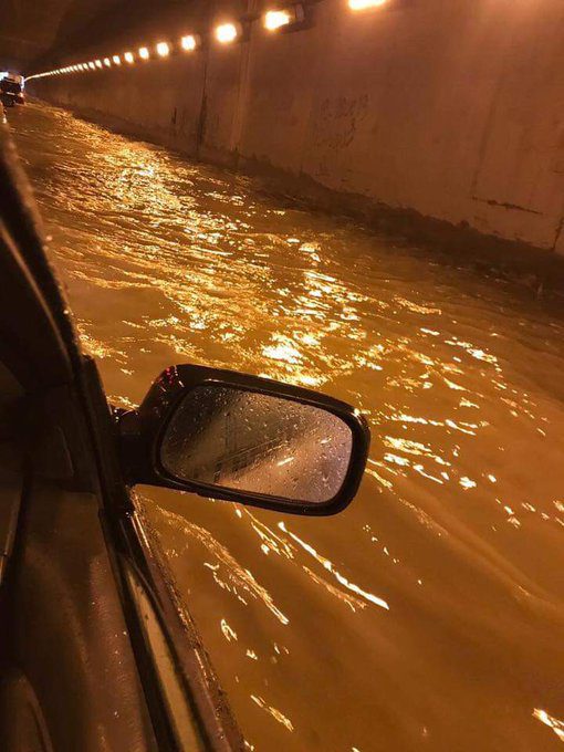 تجمع للمياه 1 زحمة سير بسبب الامطار وتجمع المياه