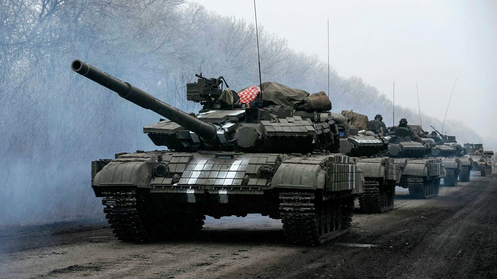 بالفيديو: لحظة دخول الدبابات الروسية إلى أوكرانيا عبر المعبر الحدودي مع بيلا روسيا