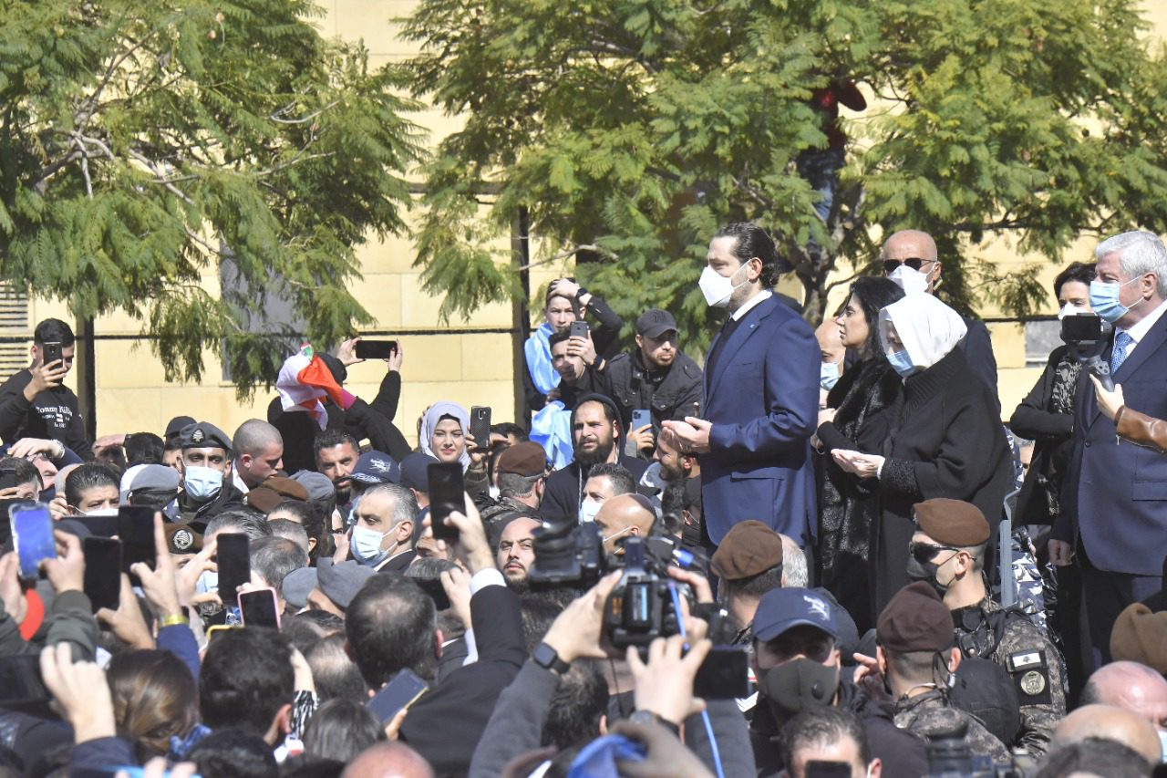سعد والجماهير بالصور: الحريري امام ضريح والده وسط حشود شعبية كبيرة