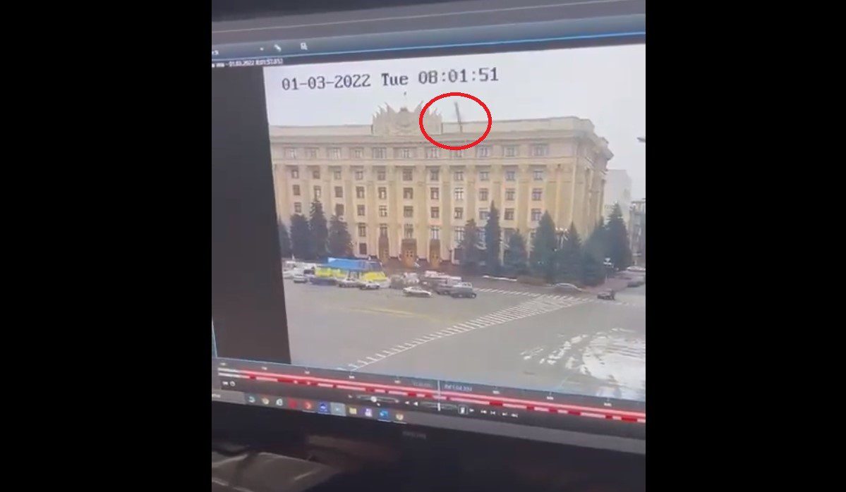 بالفيديو: لحظة استهداف مبنى حكومي في اوكرانيا