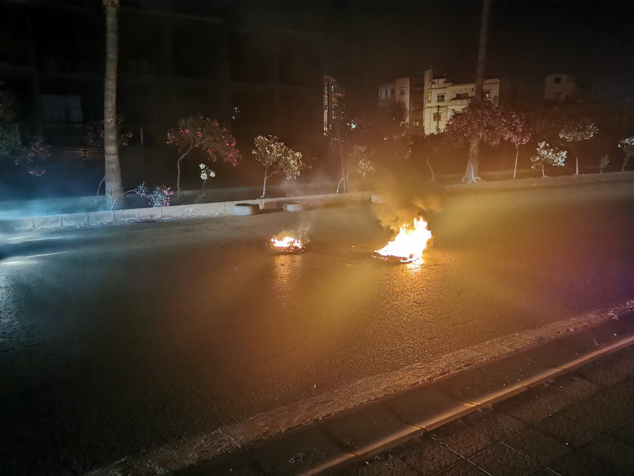 8D47E902-9B37-44E7-9BA2-DCFE7946787E اهالي كفرملكي يقطعون الطريق احتجاجًا على التقنين