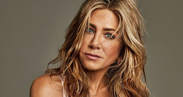 aniston12 كيف تحافظ جينيفر أنستون على رشاقتها؟