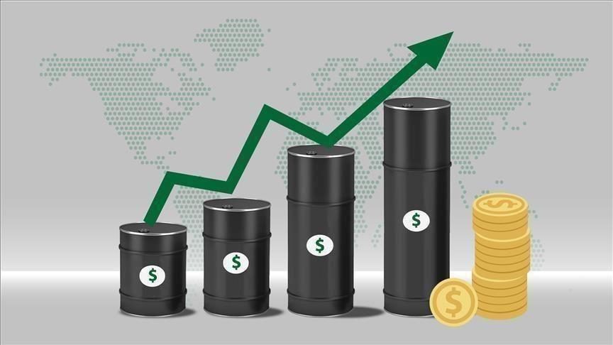 برميل النفط النفط يتخطى 111 دولاراً للبرميل