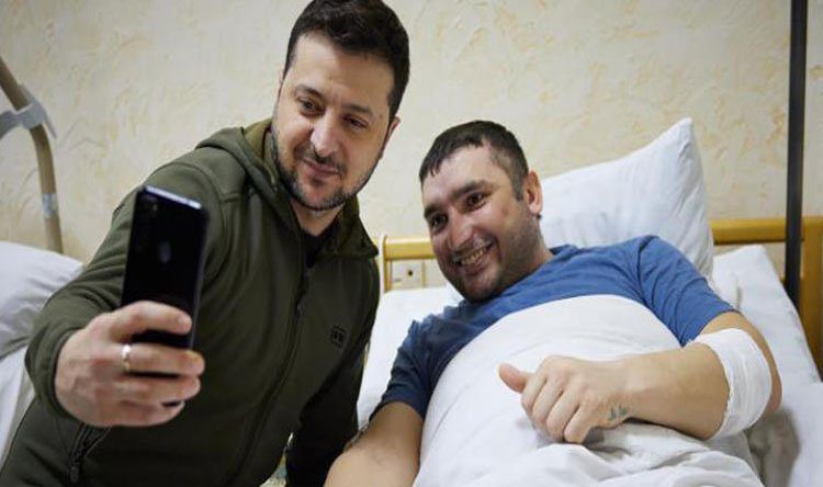 زيلينسكي زيلينسكي للجنود المصابين: أفضل هدية لكم ستكون انتصارنا على الغزو