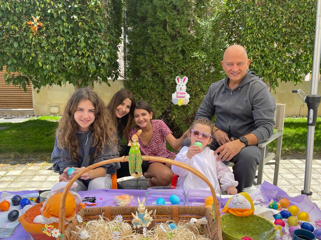 نانسي عجرم تعايد جمهورها بعيد الفصح