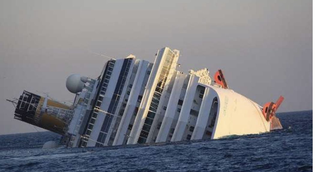 غرق سفينة وقود قبالة تونس وانقاذ طاقمها