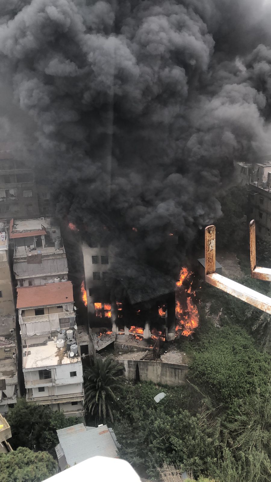 بالفيديو والصور: حريق ضخم في الفنار