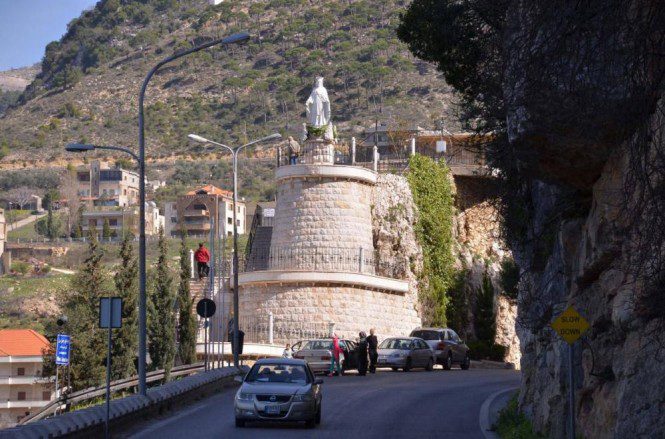 بالفيديو- في جزّين… هجوم من محور الممانعة على خيمة القوات