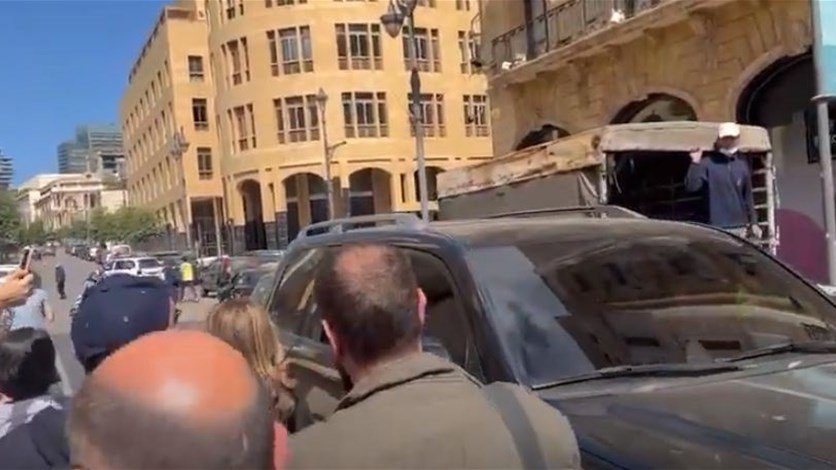 جمعية المدغين تمنع النواب بالفيديو والصور: معتصمون يعرقلون دخول بعض النواب الى المجلس