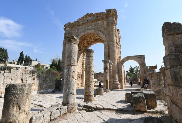 صور بالصور- اضرار جسيمة واصابة شخص جراء شاروق هواء في صور
