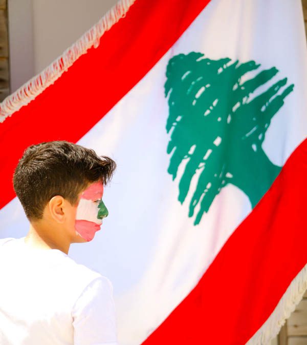 علم لبنان وجه طفل ايُّ صورة سياسيّة ستحكم الواقع اللبناني بعد اعلان نتائج الانتخابات.؟