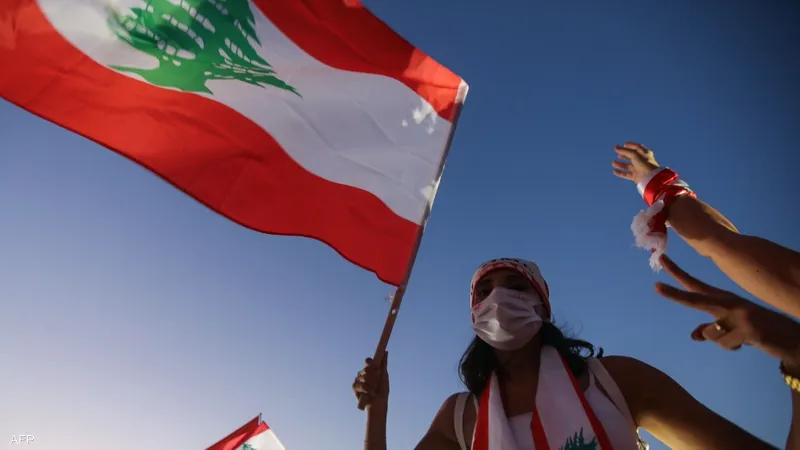لبنان علم فتاة 3 انتخابات لبنان: شد الأحزمة قبل هبوط النتائج