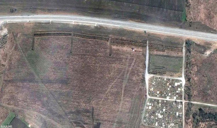 مقابر جماعية صور اقمار اصطناعية مقابر جماعية في ماريوبول ونقل الجثث بالشاحنات