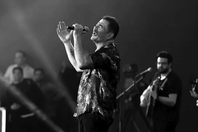 عمرو دياب “بيتدلع”