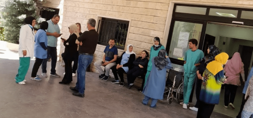 اعتصام رمزي لموظفي مستشفى بنت جبيل اعتصام رمزي لموظفي مستشفى بنت جبيل الحكومي