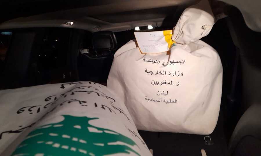 انتخابات اكياس ” ثقب” في احد الاكياس التي تضم اصوات الناخبين في قطر