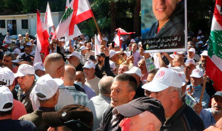 متقاعدو قوى الامن حاولوا اقتحام الداخلية