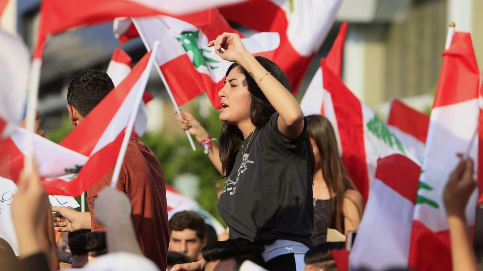 ثورة 4 رفع اسعار الصرف مخطط في اطار الضغط لإعادة ترتيب الوقائع اللبنانية بواسطة الضغط بالدولار.
