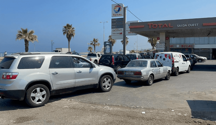 عودة طوابير البنزين…والمحطات رفعت خراطيمها