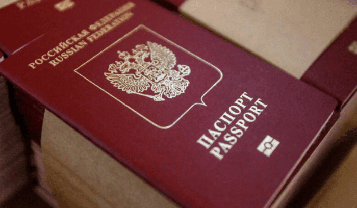 تسليم أول جوازات سفر روسية لسكان من جنوب أوكرانيا