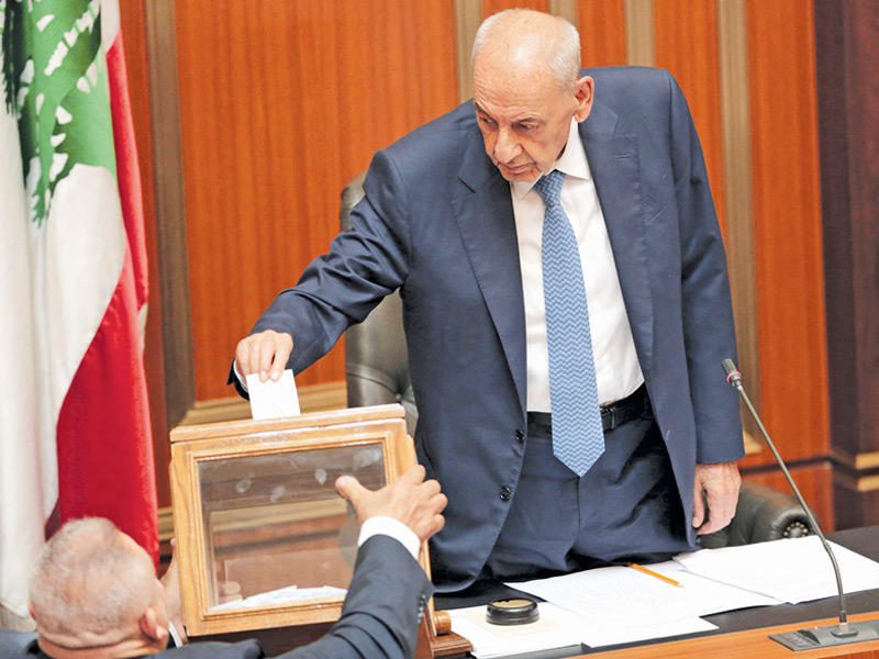 بري يقترع «حزب الله» يُظهر «أكثرية عائمة» في انتخابات هيئة البرلمان