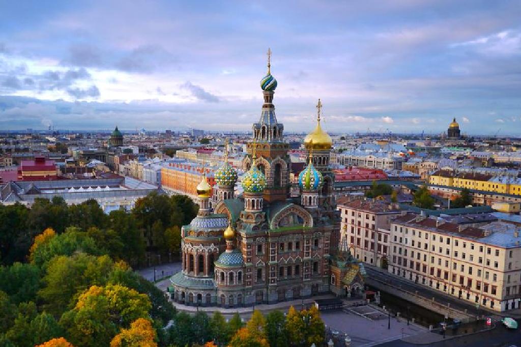 سان بطرسبرغ تحت الهجوم… وبوتين يؤجّل كلمته