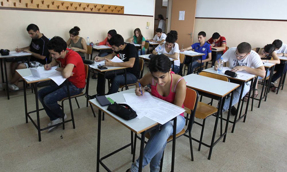 طلاب الامتحانات الرسمية 18 دولار يوميًا للأستاذ؟