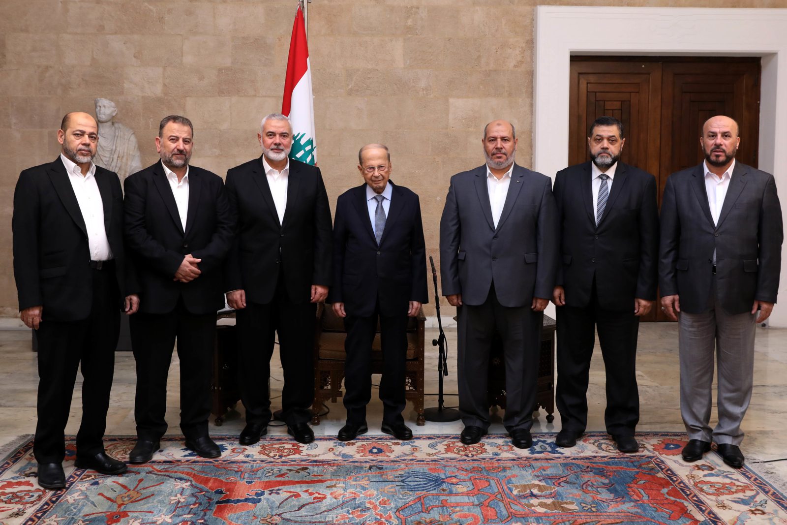 عون وفد فلسطيني عون: مقاومة الاحتلال من قبل الشعب الفلسطيني ليست بإرهاب