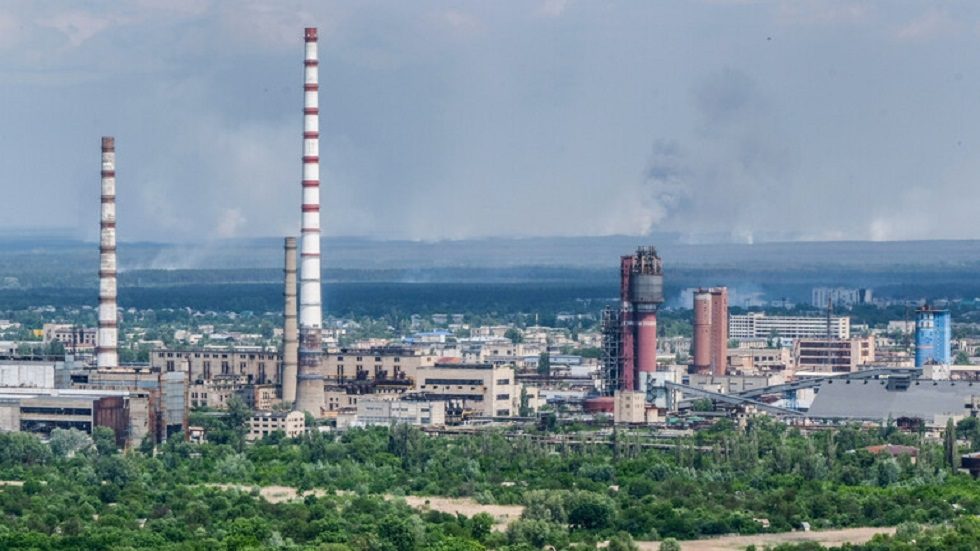 مصنع ازوت بمدينة سيفيرودونتسك العسكر الاوكراني في لوغانسك بدأ بالاستسلام