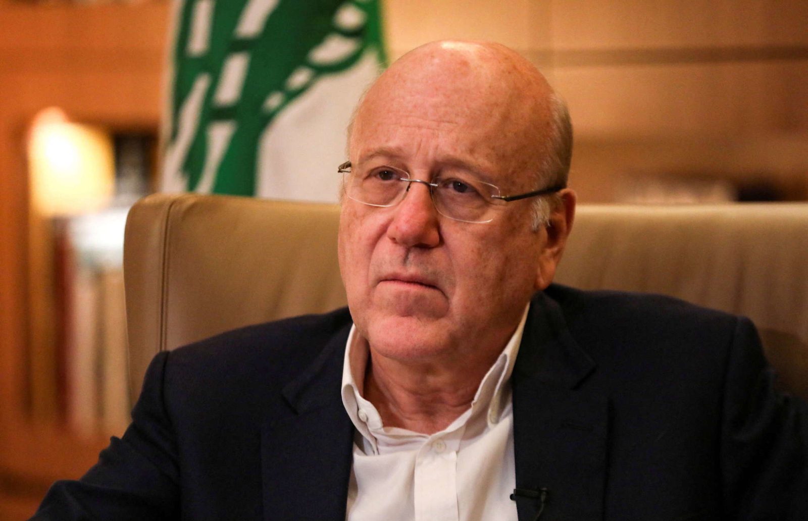 FILE PHOTO: Lebanese Prime Minister Najib Mikati attends an interview with Reuters at the government palace in Beirut جلسة مجلس وزراء ببندٍ واحد!