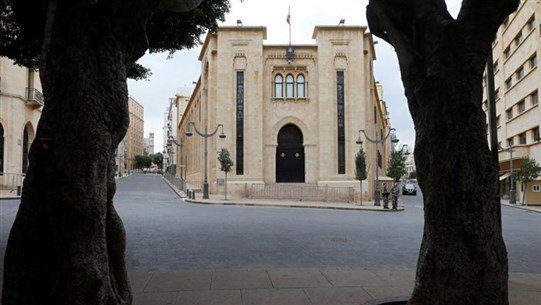 610_Parlement-Outside تغيير الدستور.. “مايسترو” يمسك بارودة