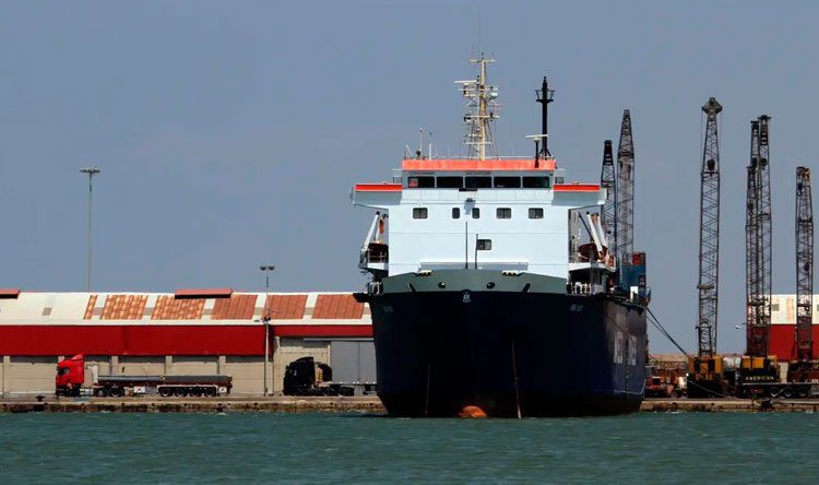 بالوثيقة- احتجاز سفينة “لوديسيا” في مرفأ طرابلس