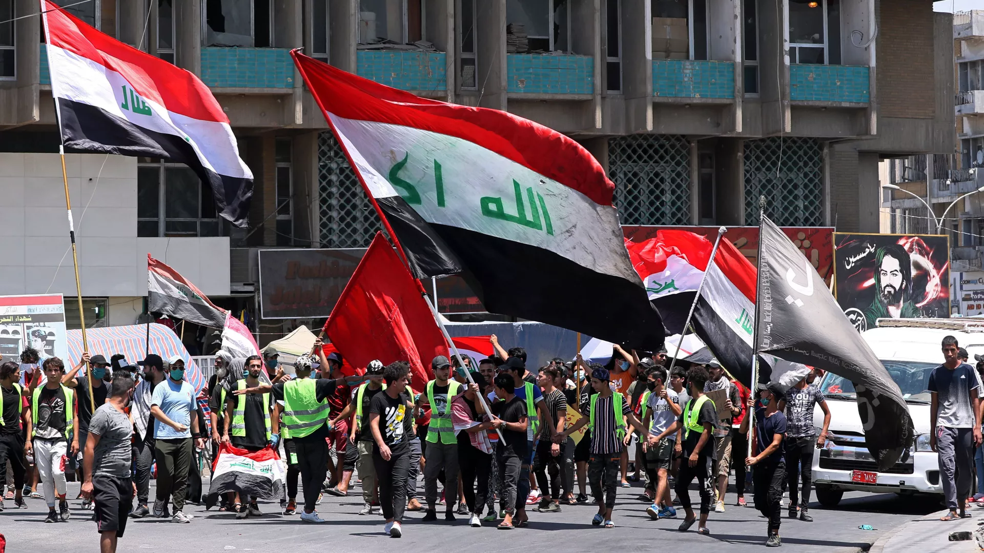 رئيس الوزراء العراقي دعا المتظاهرين للانسحاب الفوري من المنطقة الخضراء