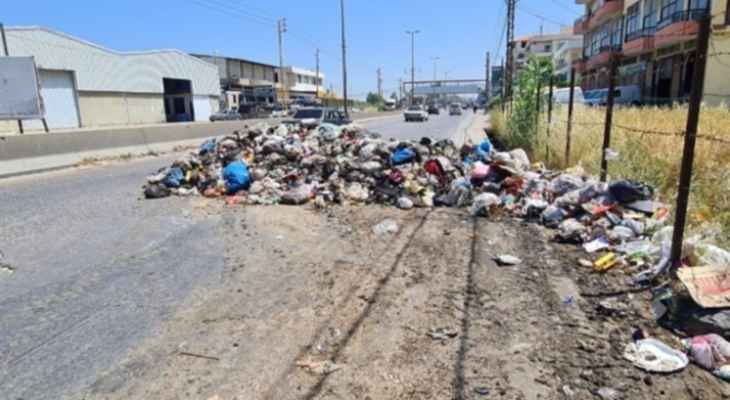 1939033_1661533586 النفايات تقطع طريق المنية!