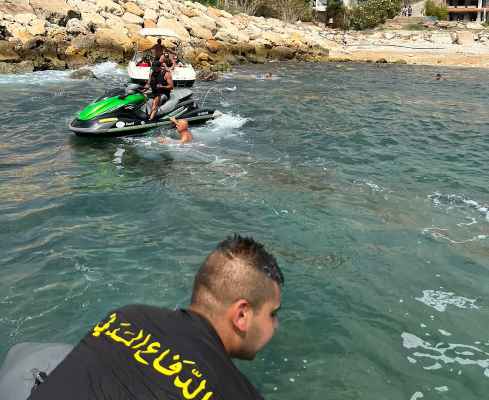 523F03CE-EEDF-444D-8664-DF673D367782 الدفاع المدني انقذ 8 اشخاص قبالة شاطئ المعاملتين