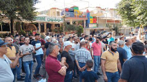 th (1) قطع الطريق عند نقطة نبع الصفا والسبب هو انقطاع المياه