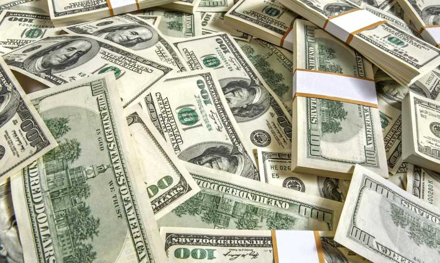 الدولار يواصل الارتفاع