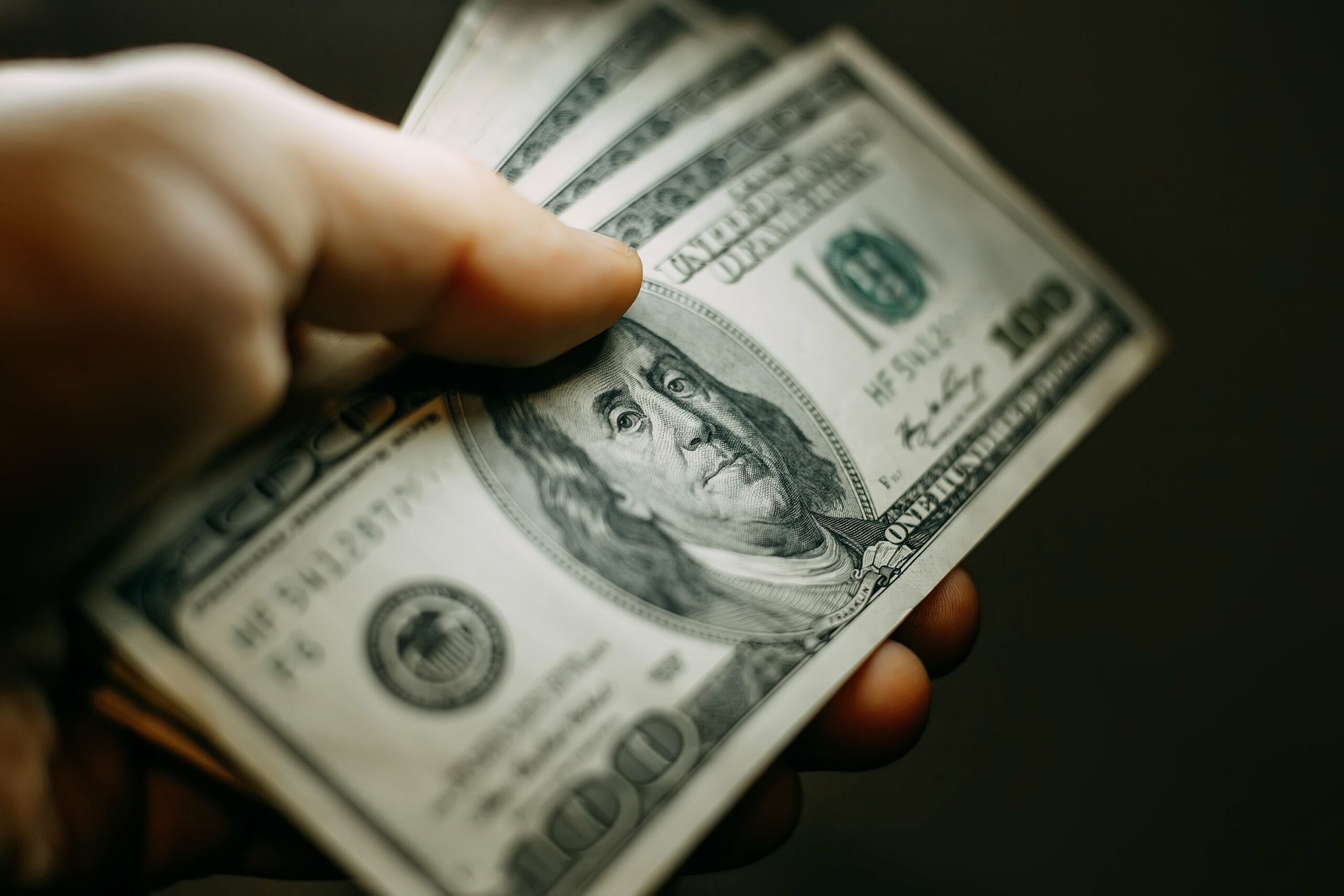 الدولار يرتفع من جديد… فكم سجّل بعد ظهر اليوم؟