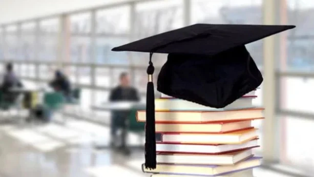 الطلاب في الخارج كتابٌ من اهالي الطلاب في الخارج الى خليل… ماذا فيه؟