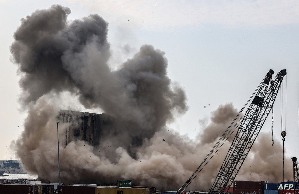 LEBANON-PORT-BLAST-FIRE لماذا انهارت صوامع القمح في ذكرى الانفجار؟