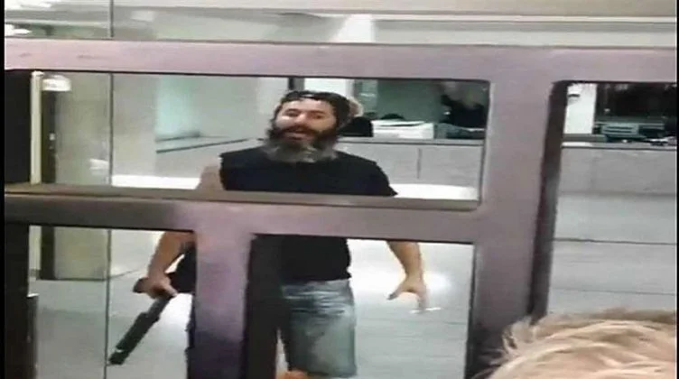 بسام الشيخ حسين 1 أهالي مقتحم مصرف “فدرال بنك” بالمرصاد