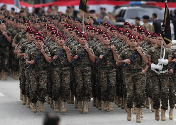الحكومة تُحوّل القوات المسلحة إلى “عمل بدوام جزئي” وتهدّد الإنضباط العسكري