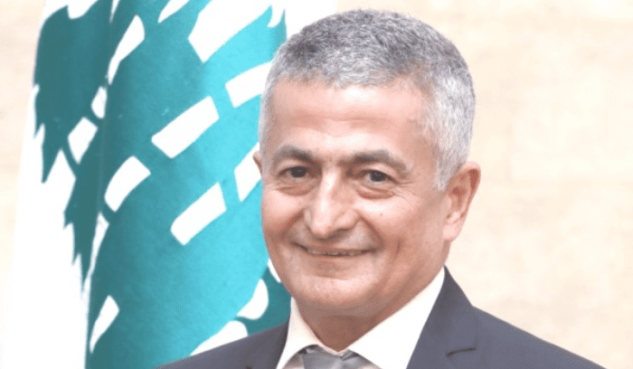 يوسف خليل قراران جديدان لوزير المال