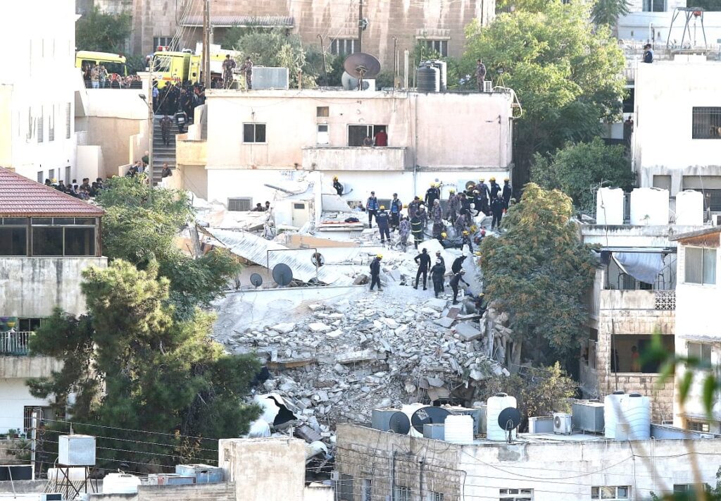 الأمن العام الأردني: انتشال جثة من تحت أنقاض البناية المنهارة في اللويبدة​